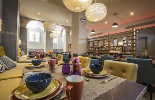 Imagen del bar/restaurante del Hotel Leonardo Barcelona Las Ramblas. Foto 8