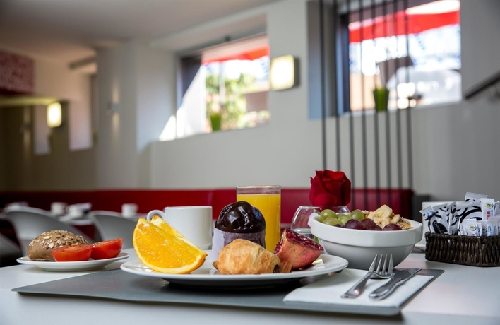 Imagen del bar/restaurante del Hotel Leonardo Boutique Barcelona Sagrada Familia. Foto 2