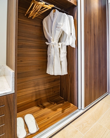 Imagen de la habitación del Hotel Leonardo Boutique Larnaca. Foto 7