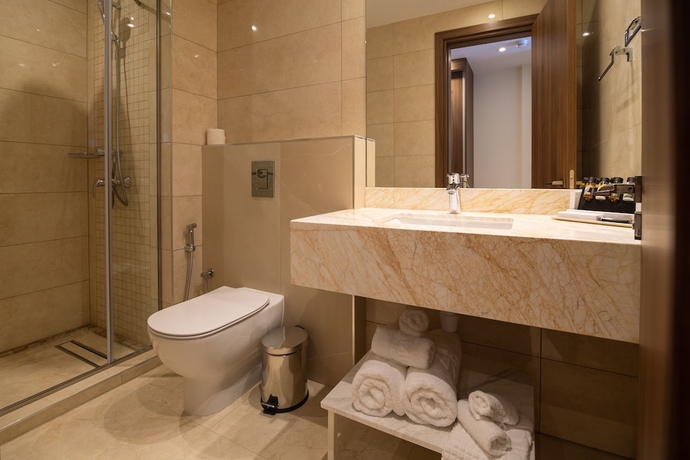 Imagen de la habitación del Hotel Leonardo Boutique Larnaca. Foto 12