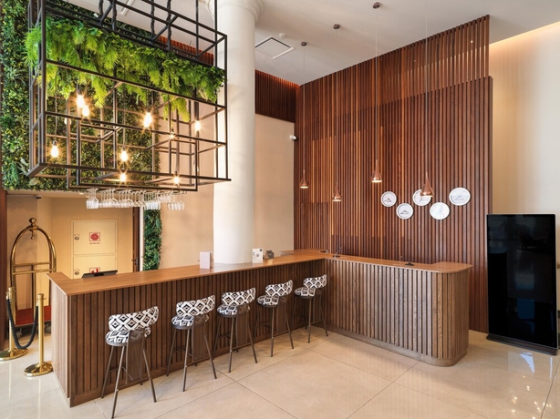 Imagen de los interiores del Hotel Leonardo Boutique Larnaca. Foto 16