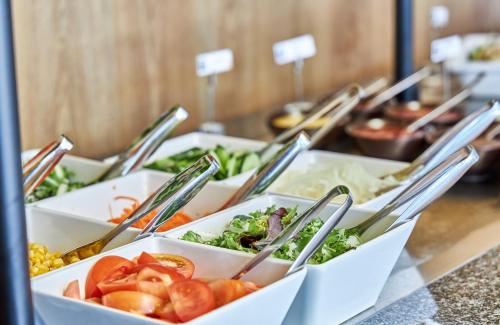 Imagen del bar/restaurante del Hotel Leonardo Boutique Mallorca Port Portals - Adults Only. Foto 8