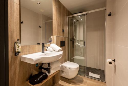 Imagen de la habitación del Hotel Leonardo Boutique San Sebasti&aacute;n. Foto 9