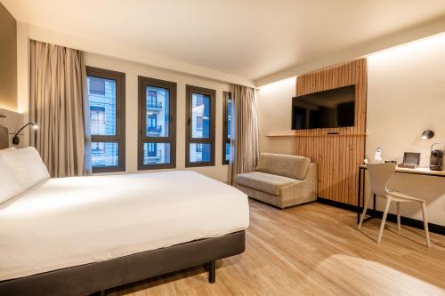 Imagen de la habitación del Hotel Leonardo Boutique San Sebasti&aacute;n. Foto 12