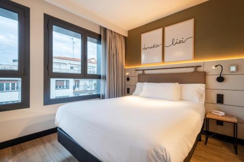 Imagen de la habitación del Hotel Leonardo Boutique San Sebasti&aacute;n. Foto 19