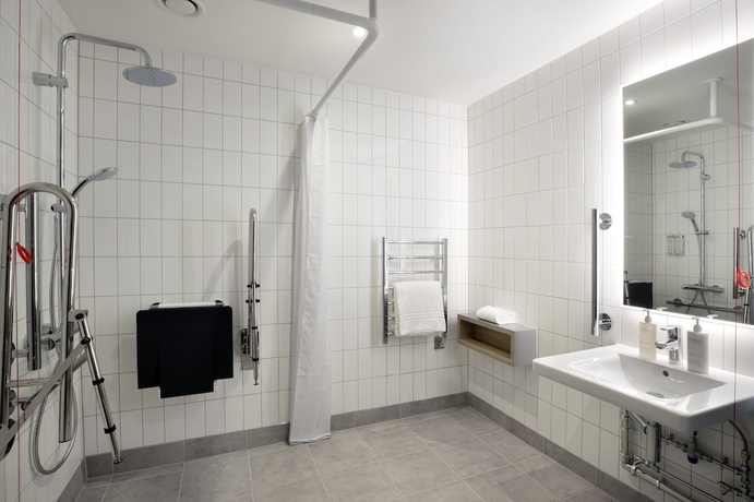 Imagen de la habitación del Hotel Leonardo Bristol City. Foto 16