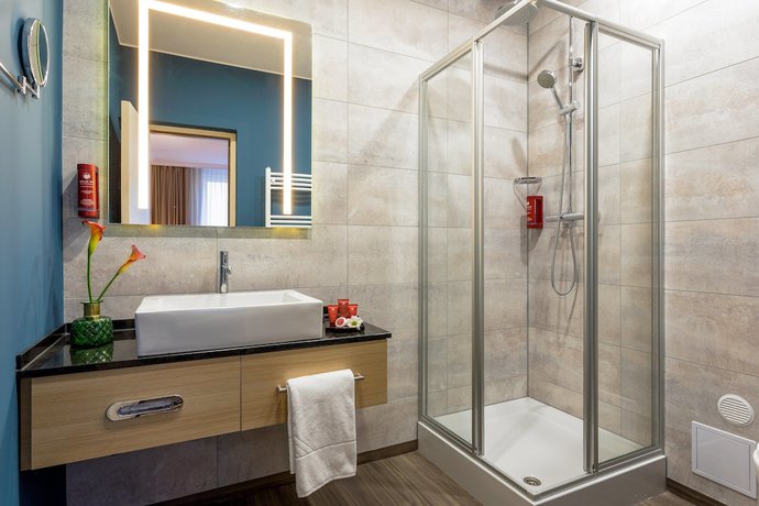 Imagen de la habitación del Hotel Leonardo Budapest. Foto 6