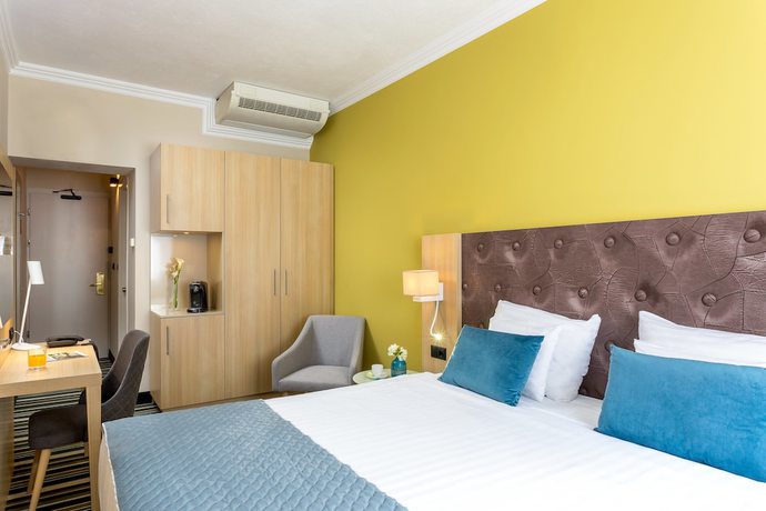 Imagen de la habitación del Hotel Leonardo Budapest. Foto 10