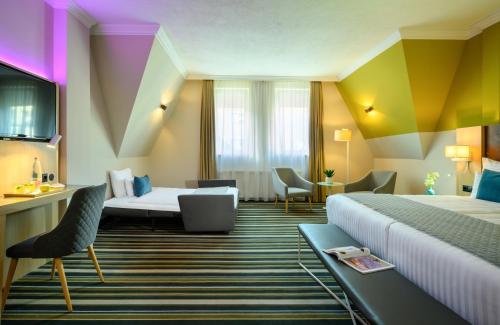 Imagen de la habitación del Hotel Leonardo Budapest. Foto 20
