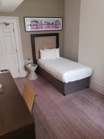Imagen de la habitación del Hotel Leonardo Cardiff. Foto 11