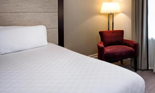 Imagen de la habitación del Hotel Leonardo Cardiff. Foto 11