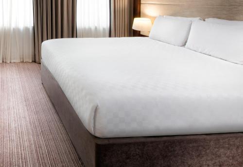 Imagen de la habitación del Hotel Leonardo Cardiff. Foto 13