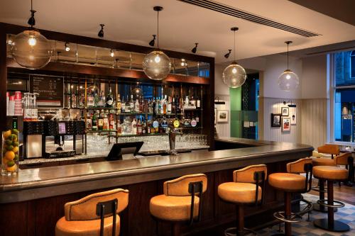 Imagen del bar/restaurante del Hotel Leonardo Cardiff. Foto 9