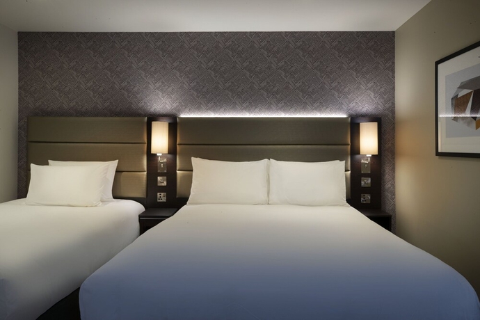 Imagen de la habitación del Hotel Leonardo Chester. Foto 8