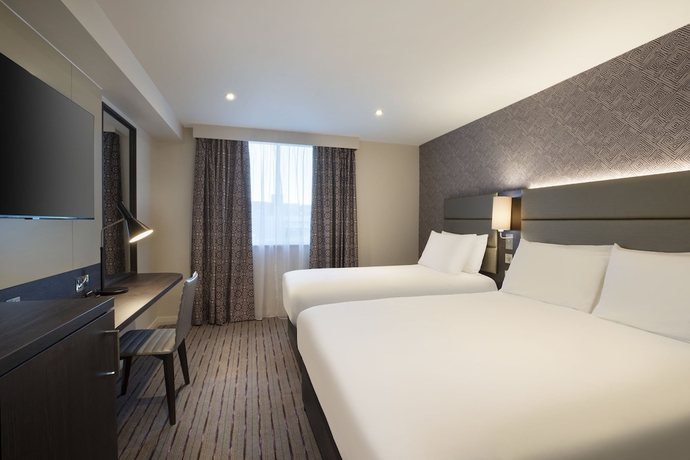 Imagen de la habitación del Hotel Leonardo Chester. Foto 10