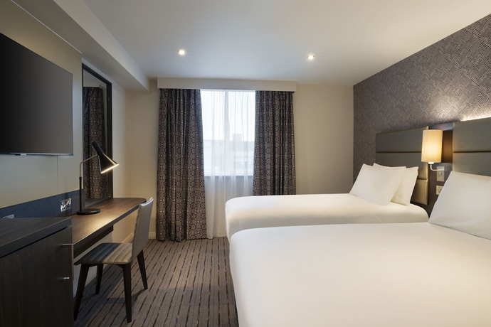 Imagen de la habitación del Hotel Leonardo Chester. Foto 13