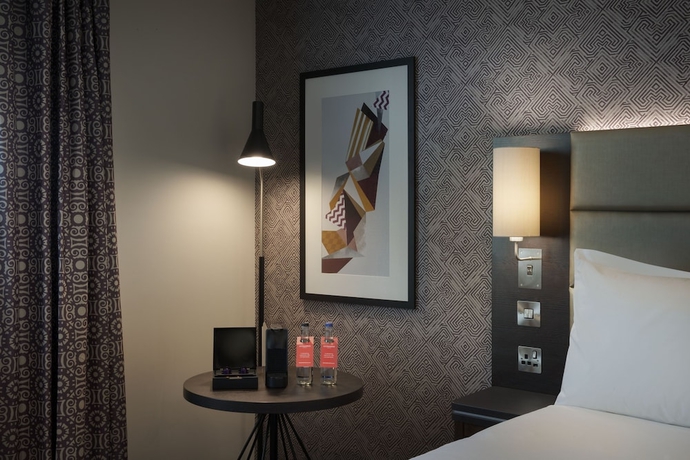 Imagen de la habitación del Hotel Leonardo Chester. Foto 16