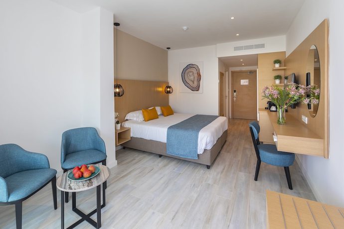 Imagen de la habitación del Hotel Leonardo Crystal Cove and Spa by the sea - Adults Only. Foto 3