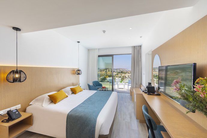 Imagen de la habitación del Hotel Leonardo Crystal Cove and Spa by the sea - Adults Only. Foto 4