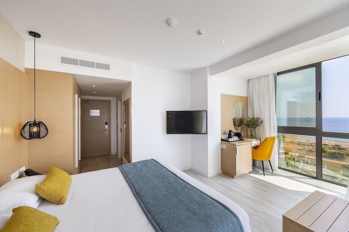 Imagen de la habitación del Hotel Leonardo Crystal Cove and Spa by the sea - Adults Only. Foto 5