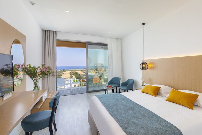 Imagen de la habitación del Hotel Leonardo Crystal Cove and Spa by the sea - Adults Only. Foto 7