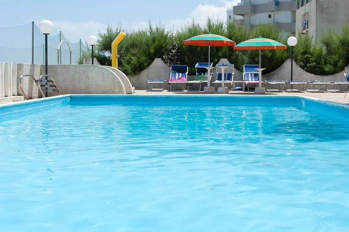 Imagen de la piscina del Hotel Leonardo Da Vinci, Pesaro. Foto 16