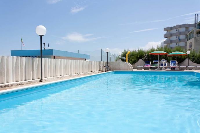 Imagen de la piscina del Hotel Leonardo Da Vinci, Pesaro. Foto 18