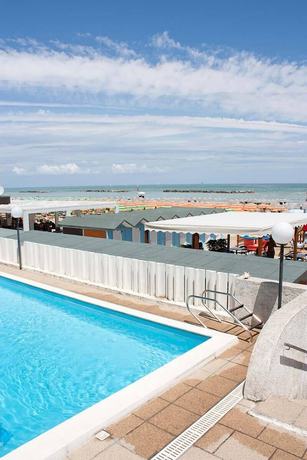 Imagen de la piscina del Hotel Leonardo Da Vinci, Pesaro. Foto 19