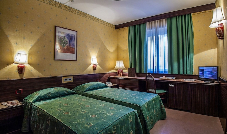 Imagen de la habitación del Hotel Leonardo Da Vinci, Sassari. Foto 10