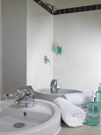 Imagen de la habitación del Hotel Leonardo Derby. Foto 11