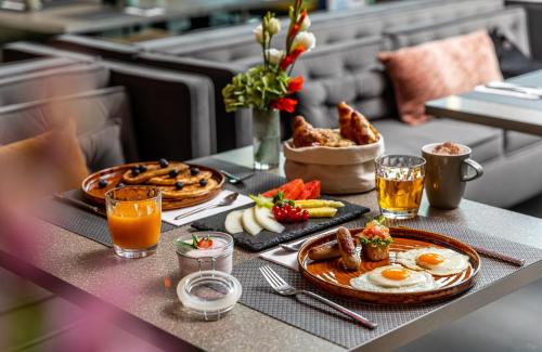 Imagen del bar/restaurante del Hotel Leonardo Dortmund. Foto 11