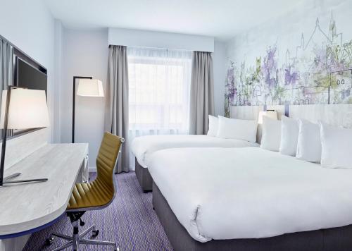 Imagen de la habitación del Hotel Leonardo Exeter. Foto 15