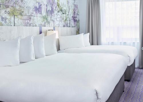 Imagen de la habitación del Hotel Leonardo Exeter. Foto 19