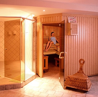 Imagen de los exteriores del Hotel Leonardo Freital. Foto 9