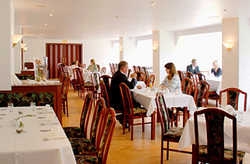 Imagen del bar/restaurante del Hotel Leonardo Freital. Foto 7