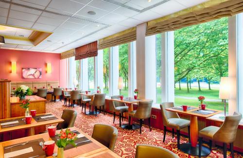 Imagen del bar/restaurante del Hotel Leonardo Hamburg City Nord. Foto 10