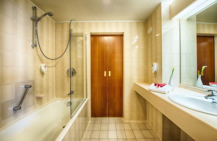 Imagen de la habitación del Hotel Leonardo Hamburg Stillhorn. Foto 16