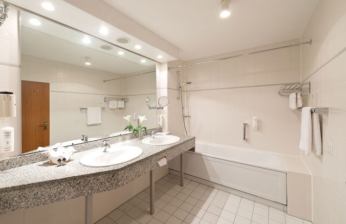 Imagen de la habitación del Hotel Leonardo Hannover. Foto 17