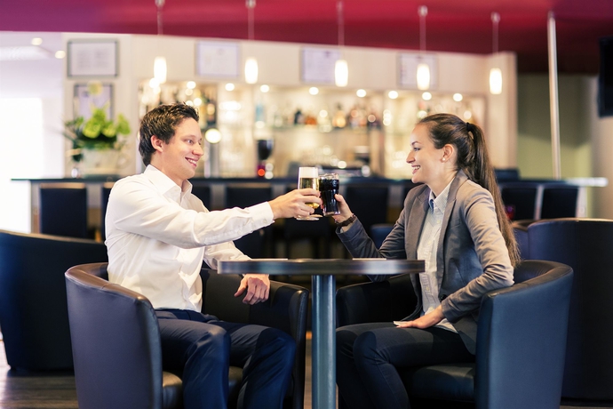 Imagen del bar/restaurante del Hotel Leonardo Hannover Medical Park. Foto 3