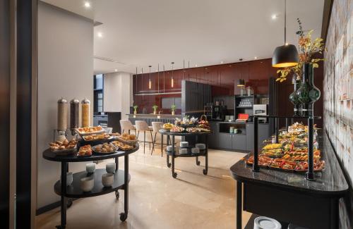 Imagen del bar/restaurante del Hotel Leonardo Hotel Bucharest City Center. Foto 8