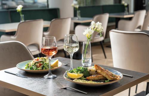 Imagen del bar/restaurante del Hotel Leonardo Hotel Bucharest City Center. Foto 10