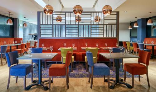 Imagen del bar/restaurante del Hotel Leonardo Hotel Cheltenham. Foto 9