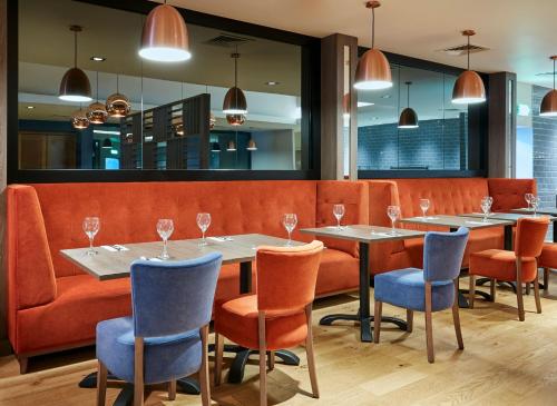 Imagen del bar/restaurante del Hotel Leonardo Hotel Cheltenham. Foto 11