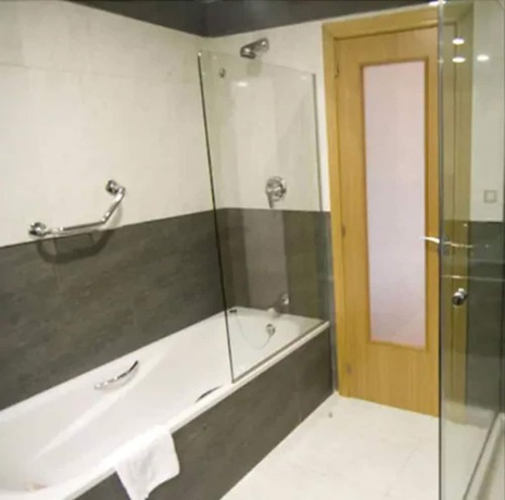 Imagen de la habitación del Hotel Leonardo Hotel Fuengirola Costa Del Sol. Foto 16