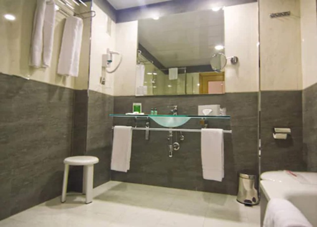 Imagen de la habitación del Hotel Leonardo Hotel Fuengirola Costa Del Sol. Foto 17