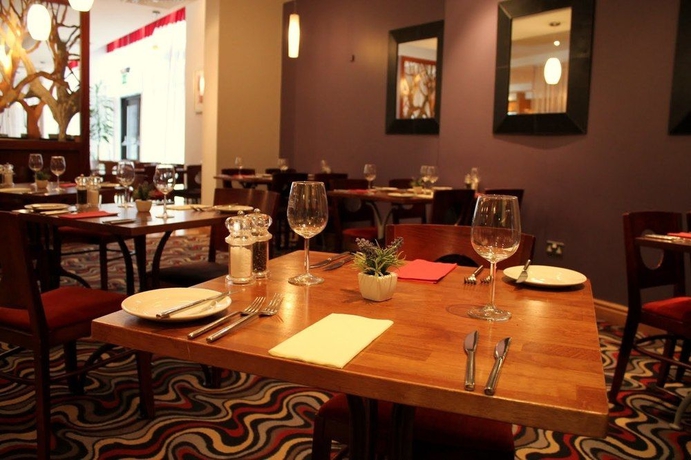 Imagen del bar/restaurante del Hotel Leonardo Hotel Southampton. Foto 3