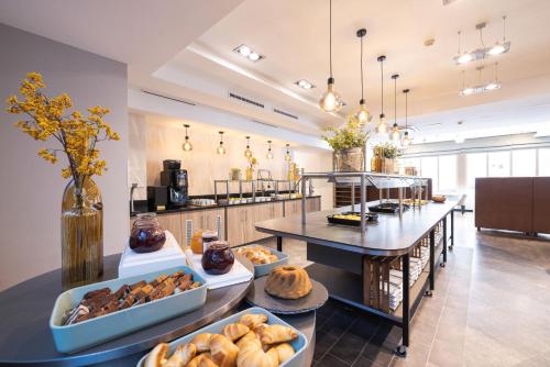 Imagen del bar/restaurante del Hotel Leonardo Hotel Vienna Westbahnhof. Foto 15