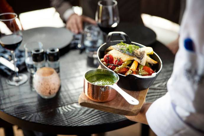 Imagen del bar/restaurante del Hotel Leonardo IJmuiden Seaport Beach. Foto 7