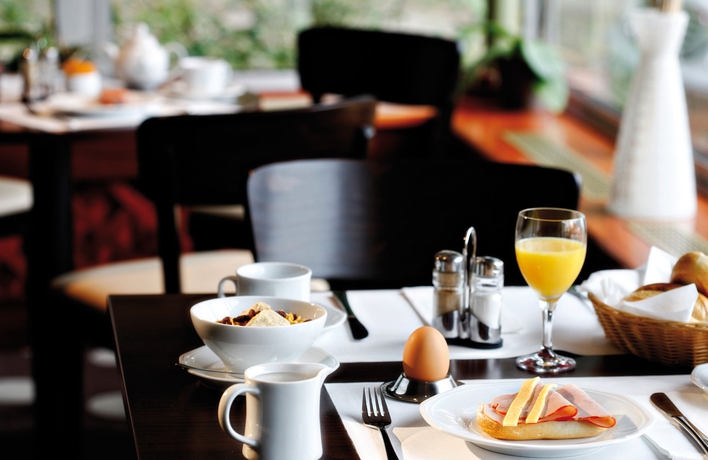 Imagen del bar/restaurante del Hotel Leonardo Inn Hamburg Airport. Foto 5