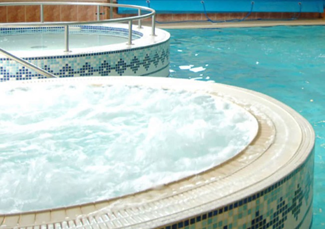 Imagen de la piscina del Hotel Leonardo Inverness. Foto 20